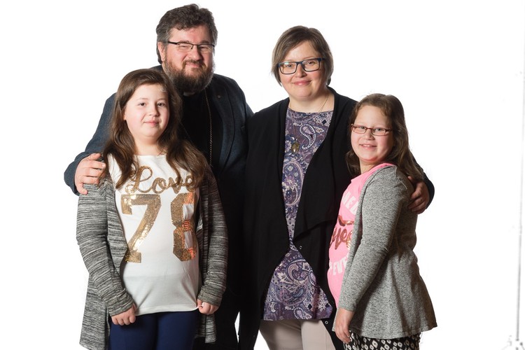 Liliann ja Hannu, Hanna ja Miriam Keskinen. Venäjä, SEKL.